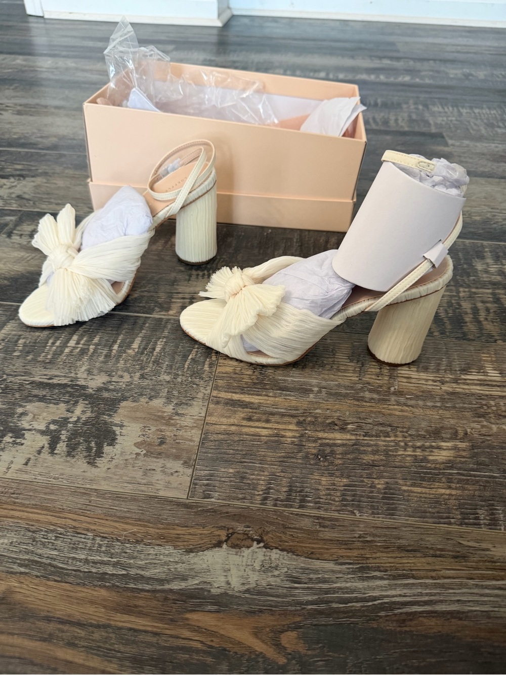 NIB LOEFFLER RANDALL pearl colored heels